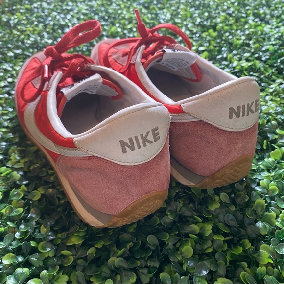Authentic Vintage Nike Sneakers 8/8.5 - Picture 8 of 10